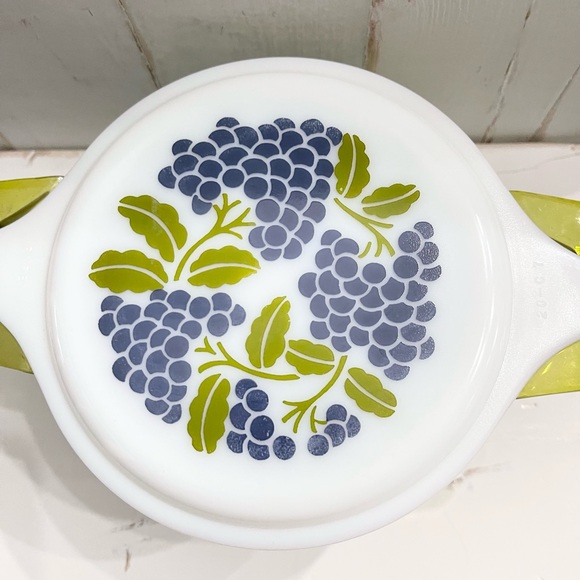 Vintage Pyrex Promotional Limited Print *RARE* **HTF** Grapes with Hugger - Picture 2 of 10